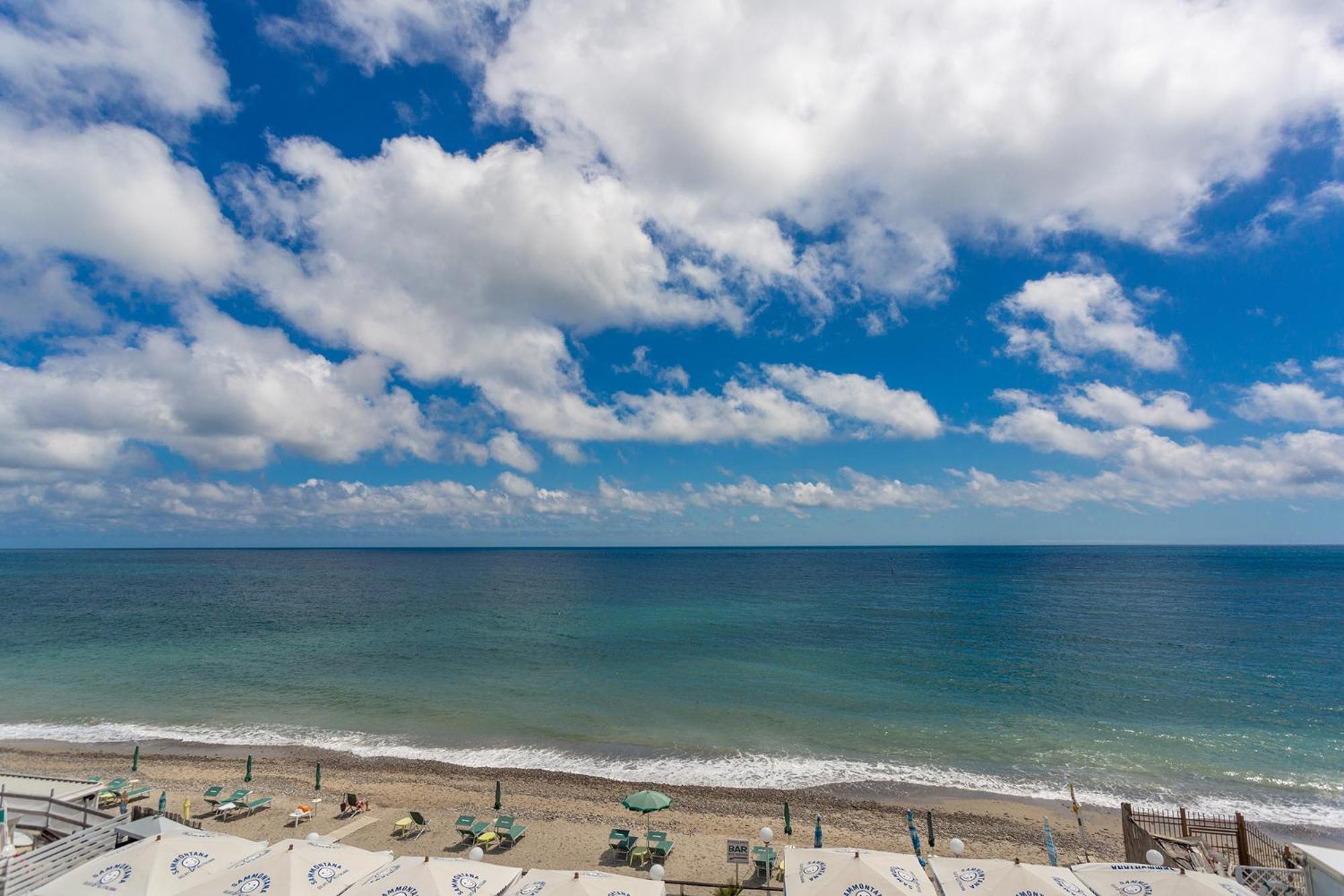 Blue Beach Aparthotel Bussana Nuova Exterior photo