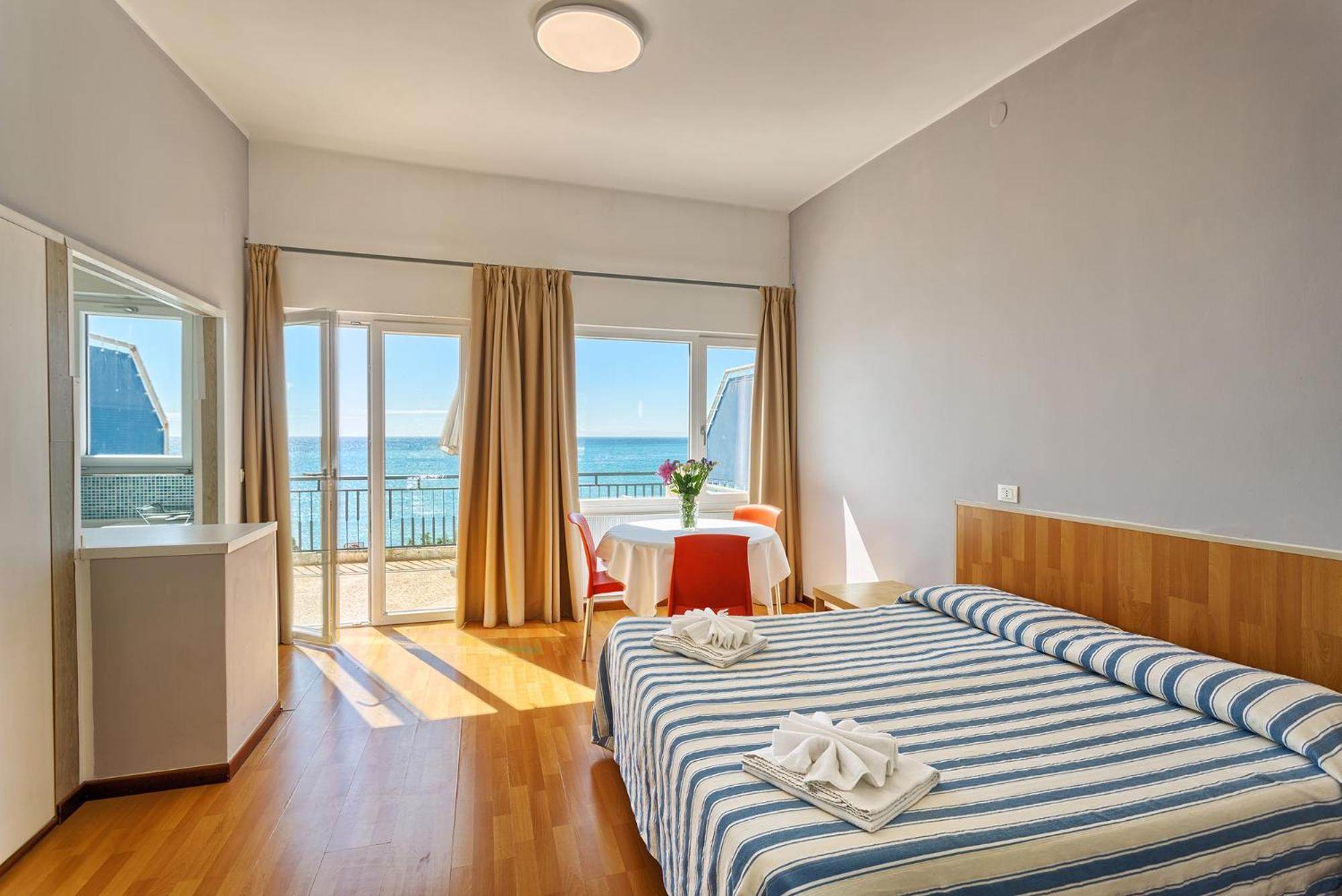 Blue Beach Aparthotel Bussana Nuova Exterior photo