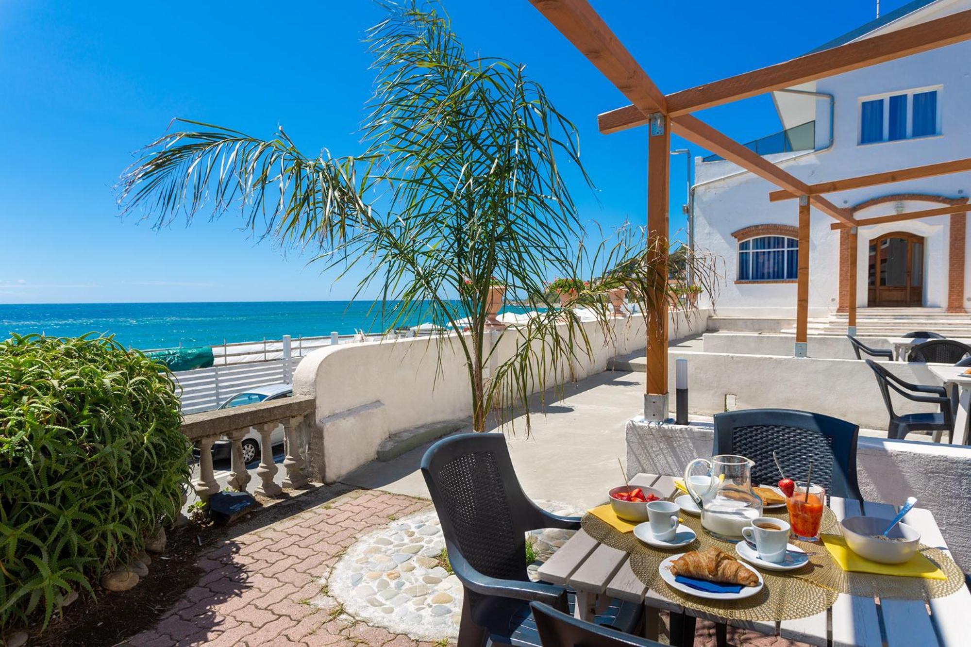 Blue Beach Aparthotel Bussana Nuova Exterior photo